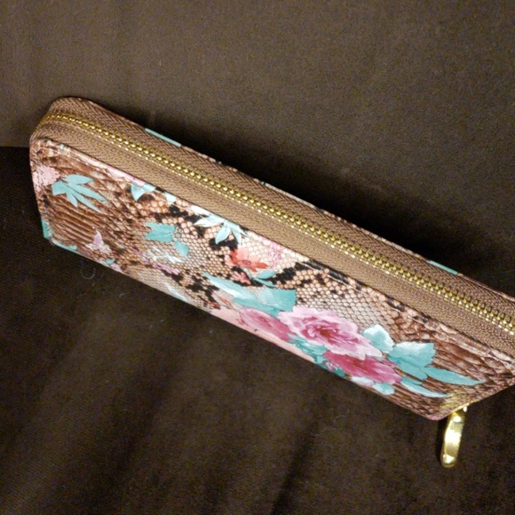 🌈RESTOCKED!Snake Printed with Roses Wallet - Picture 5 of 5